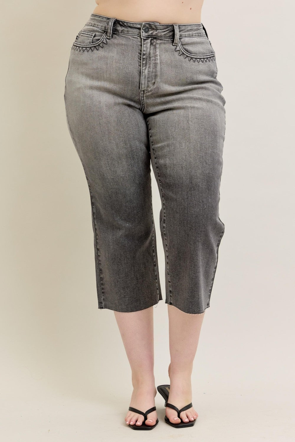Judy Blue Vintage Wash Capri - Plus